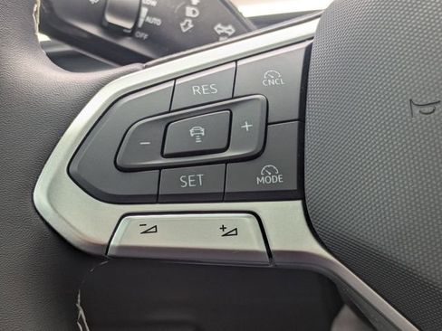 Used 2026 Volkswagen Tiguan SE FWD image 26