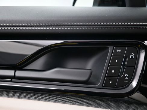 Used 2025 Porsche Panamera image 17