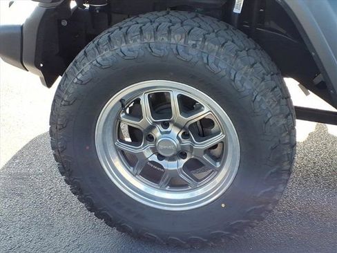 Used 2025 Jeep Wrangler Sport AWD/4WD image 30