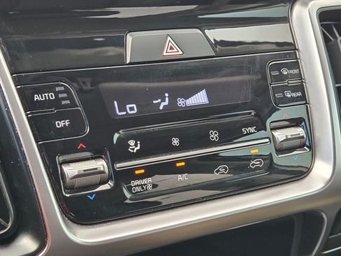 Used 2022 Kia Sorento S FWD image 15