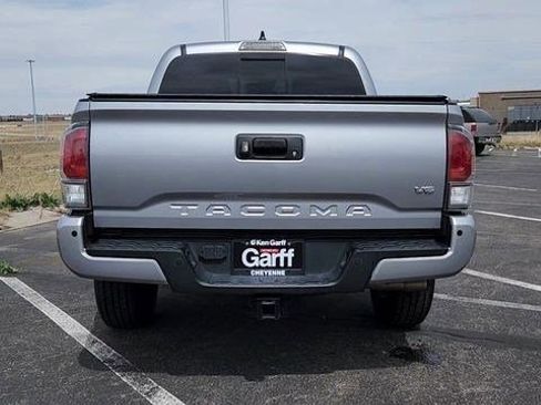 Used 2021 Toyota Tacoma TRD Off-Road w/ Technology Package AWD/4WD image 19