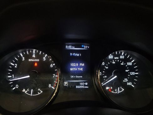 Used 2017 Nissan Rogue Sport SV w/ SV Premium Package image 23