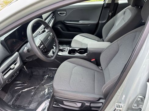 Used 2025 Kia K4 LXS FWD image 28