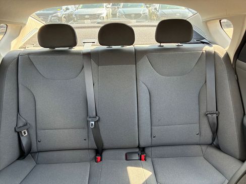 Used 2025 Kia K4 LXS image 37