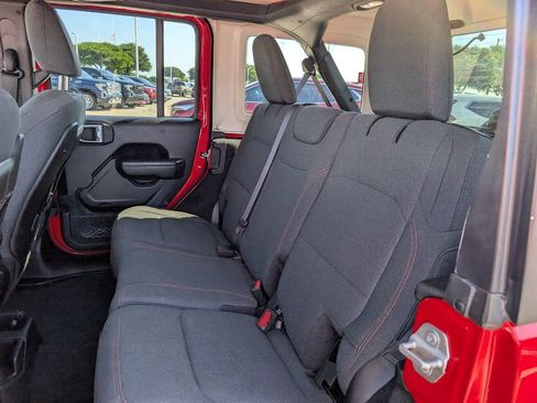 Used 2024 Jeep Wrangler Unlimited Rubicon AWD/4WD image 27
