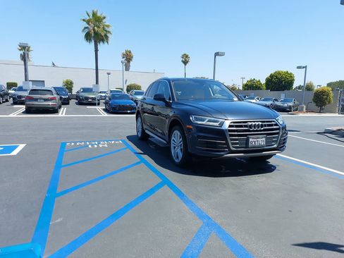 Used 2018 Audi Q5 2.0T Premium Plus w/ Premium Plus Package AWD/4WD image 2
