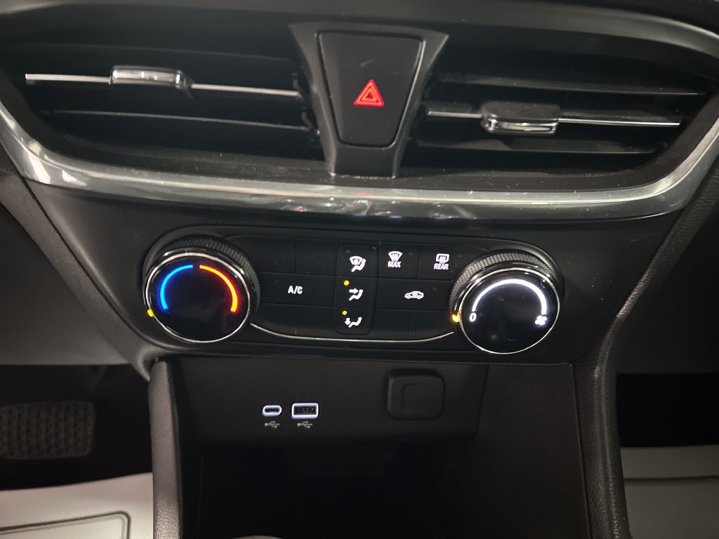 Used 2024 Buick Encore GX Preferred FWD image 17
