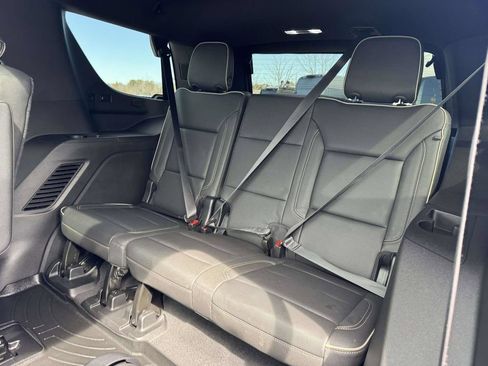 Used 2023 GMC Yukon SLT AWD/4WD image 13