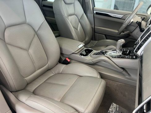 Used 2014 Porsche Cayenne Platinum Edition AWD/4WD image 14