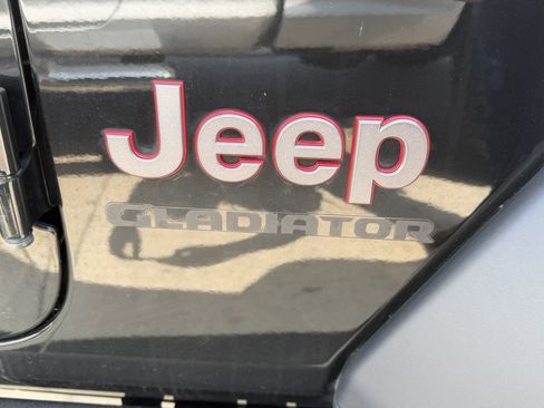 Certified 2020 Jeep Gladiator Rubicon AWD/4WD image 6