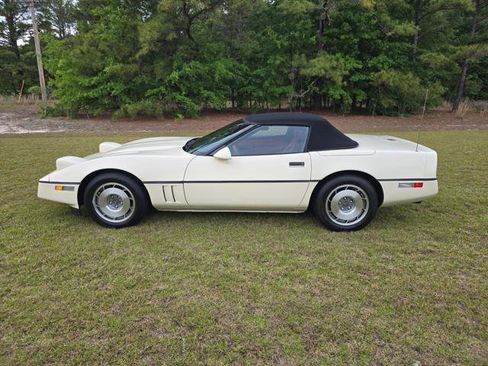 Used 1987 Chevrolet Corvette Convertible RWD image 16