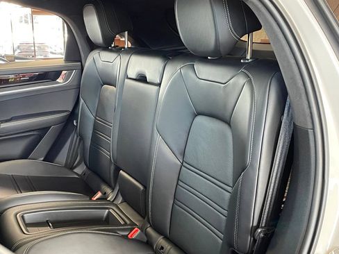 Used 2024 Porsche Cayenne Turbo AWD/4WD image 23