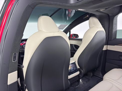 Used 2023 Tesla Model X Standard Range image 37