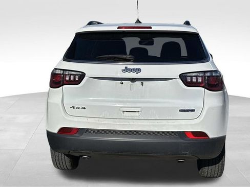 Used 2024 Jeep Compass Latitude image 5