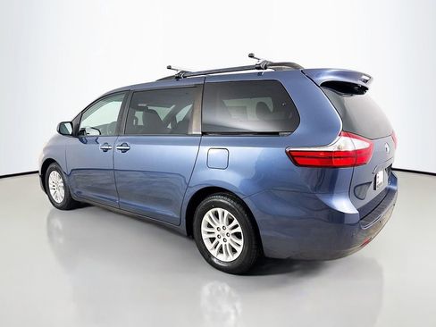 Certified 2017 Toyota Sienna XLE image 5