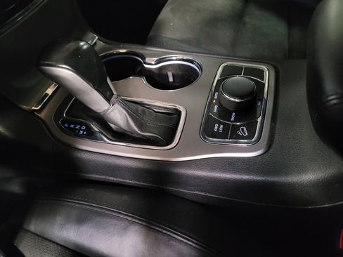 Used 2022 Jeep Grand Cherokee Laredo X AWD/4WD image 26