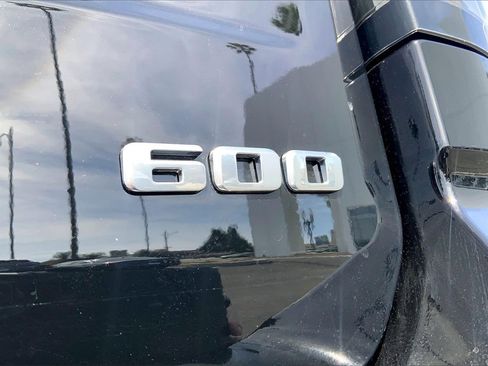 Used 2025 Cadillac Escalade Premium Luxury image 11