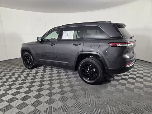 Used 2026 Jeep Grand Cherokee Altitude RWD image 7
