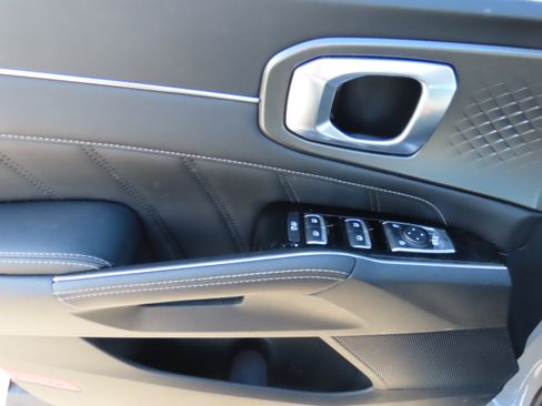 Used 2023 Kia Sorento SX image 23