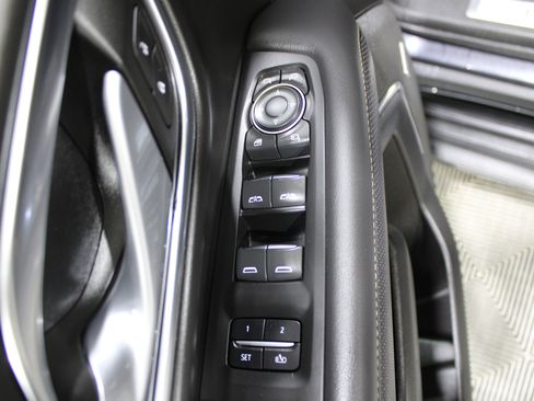 Used 2022 Chevrolet Suburban Premier image 8