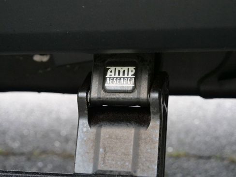 Used 2024 GMC Yukon XL SLT w/ SLT Luxury Package image 22