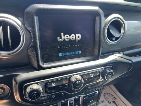 Used 2023 Jeep Wrangler Unlimited Sahara AWD/4WD image 4