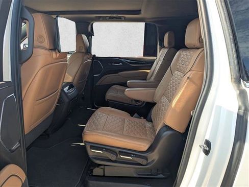 Used 2023 Cadillac Escalade ESV Premium Luxury image 17