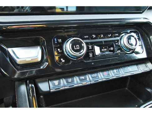 Used 2025 GMC Sierra 2500 AT4 w/ AT4 Premium Plus Package image 28