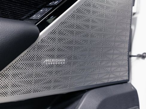 Used 2019 Land Rover Range Rover Velar R-Dynamic SE image 7