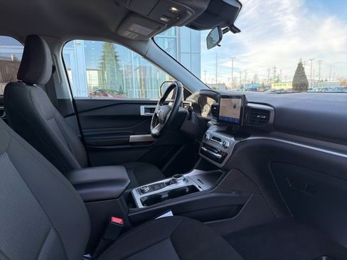Used 2022 Ford Explorer XLT image 30