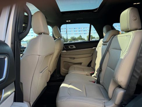 Used 2018 Ford Explorer Limited w/ Equipment Group 301A AWD/4WD image 18