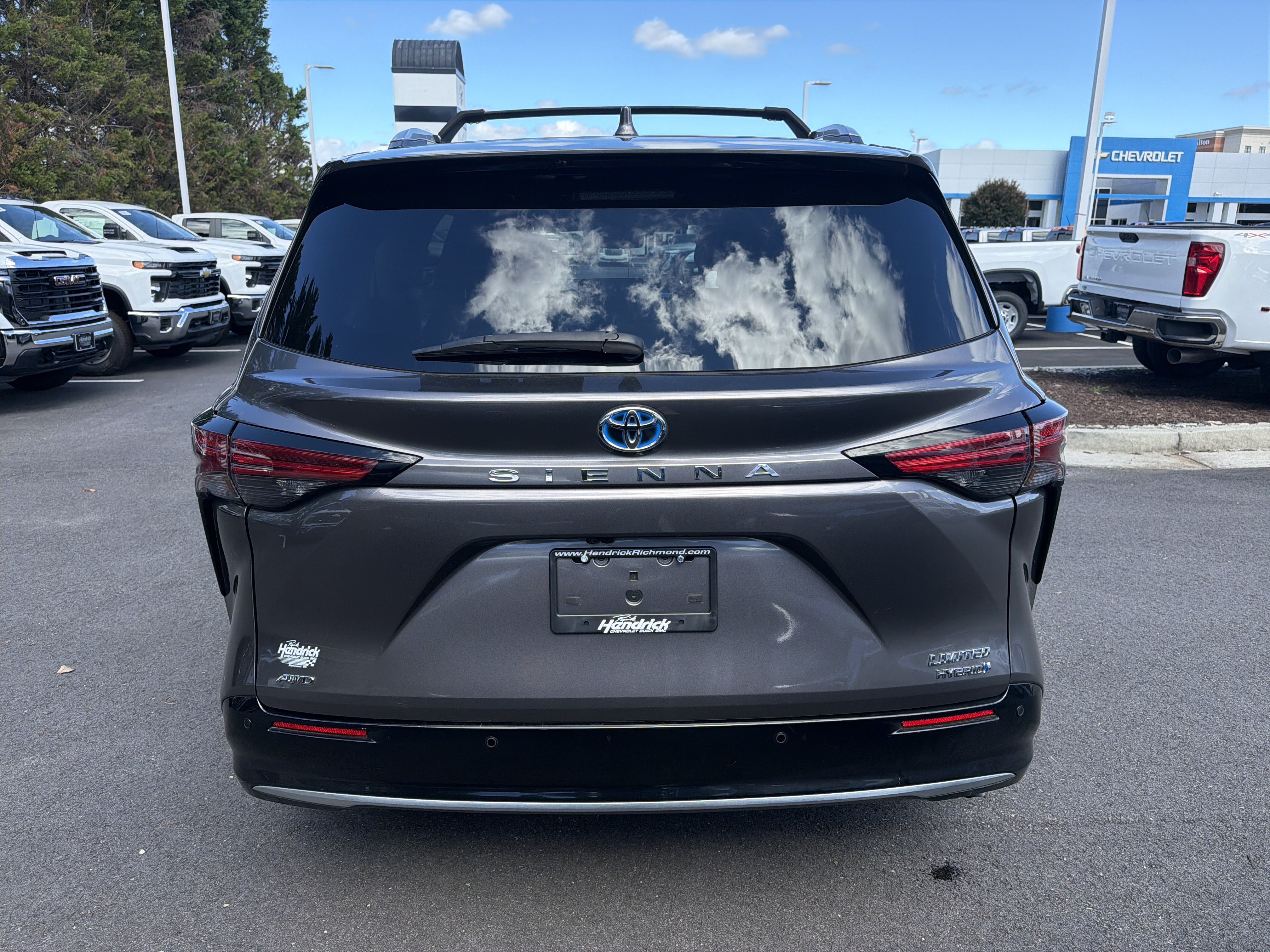 Used 2024 Toyota Sienna Limited AWD/4WD image 9