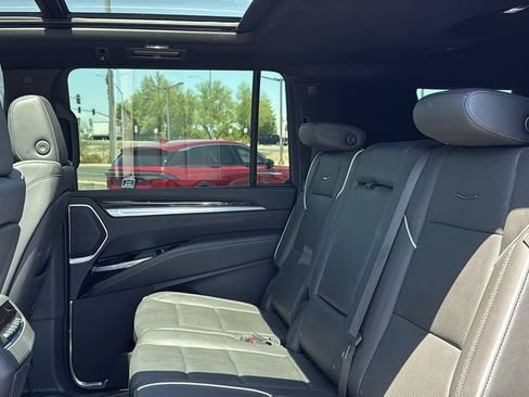 Used 2025 Cadillac Escalade ESV Premium Luxury w/ LPO, Floor Liner Package AWD/4WD image 18