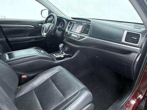 Used 2019 Toyota Highlander Limited image 16
