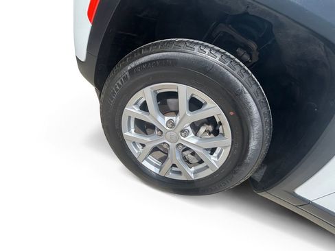 Used 2023 Jeep Grand Cherokee Limited image 14