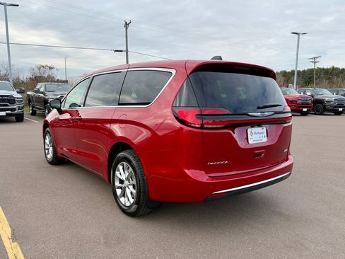 New 2026 Chrysler Pacifica Select AWD/4WD image 3