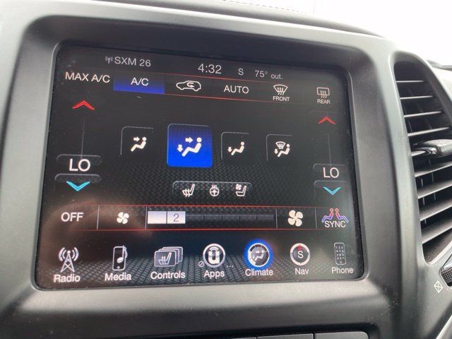 Used 2018 Jeep Cherokee Overland w/ Technology Group AWD/4WD image 33