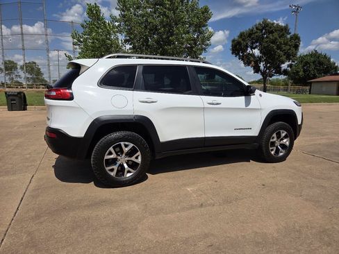 Used 2014 Jeep Cherokee Trailhawk w/ Comfort/Convenience Group AWD/4WD image 30