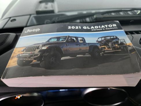Used 2021 Jeep Gladiator Overland AWD/4WD image 34