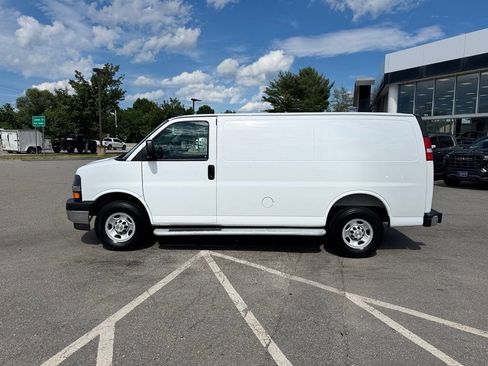 Used 2025 Chevrolet Express 2500 w/ Driver Convenience Package RWD image 2