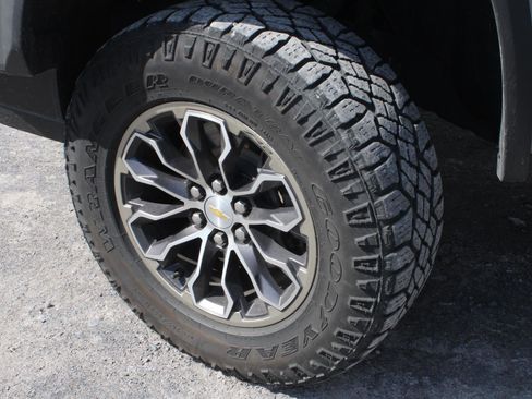 Used 2022 Chevrolet Colorado ZR2 AWD/4WD image 17