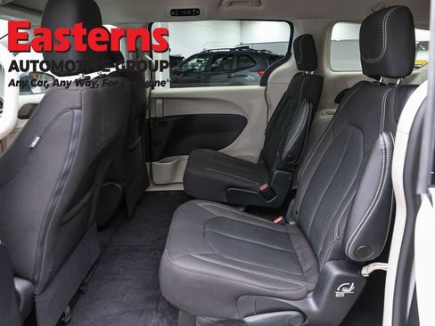 Used 2022 Chrysler Voyager LX FWD image 21