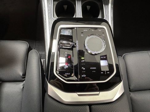 Used 2025 BMW 760i xDrive w/ Executive Package AWD/4WD image 23