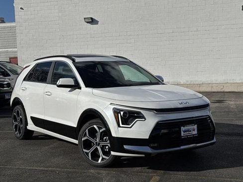 Used 2025 Kia Niro EX Touring FWD image 2