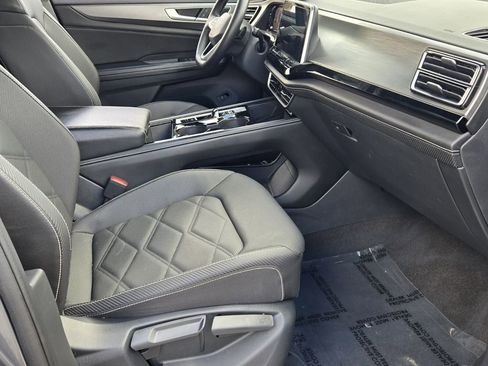 Used 2024 Volkswagen Atlas Cross Sport SE image 16