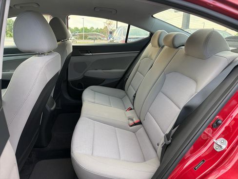 Used 2018 Hyundai Elantra SE w/ Cargo Package FWD image 16