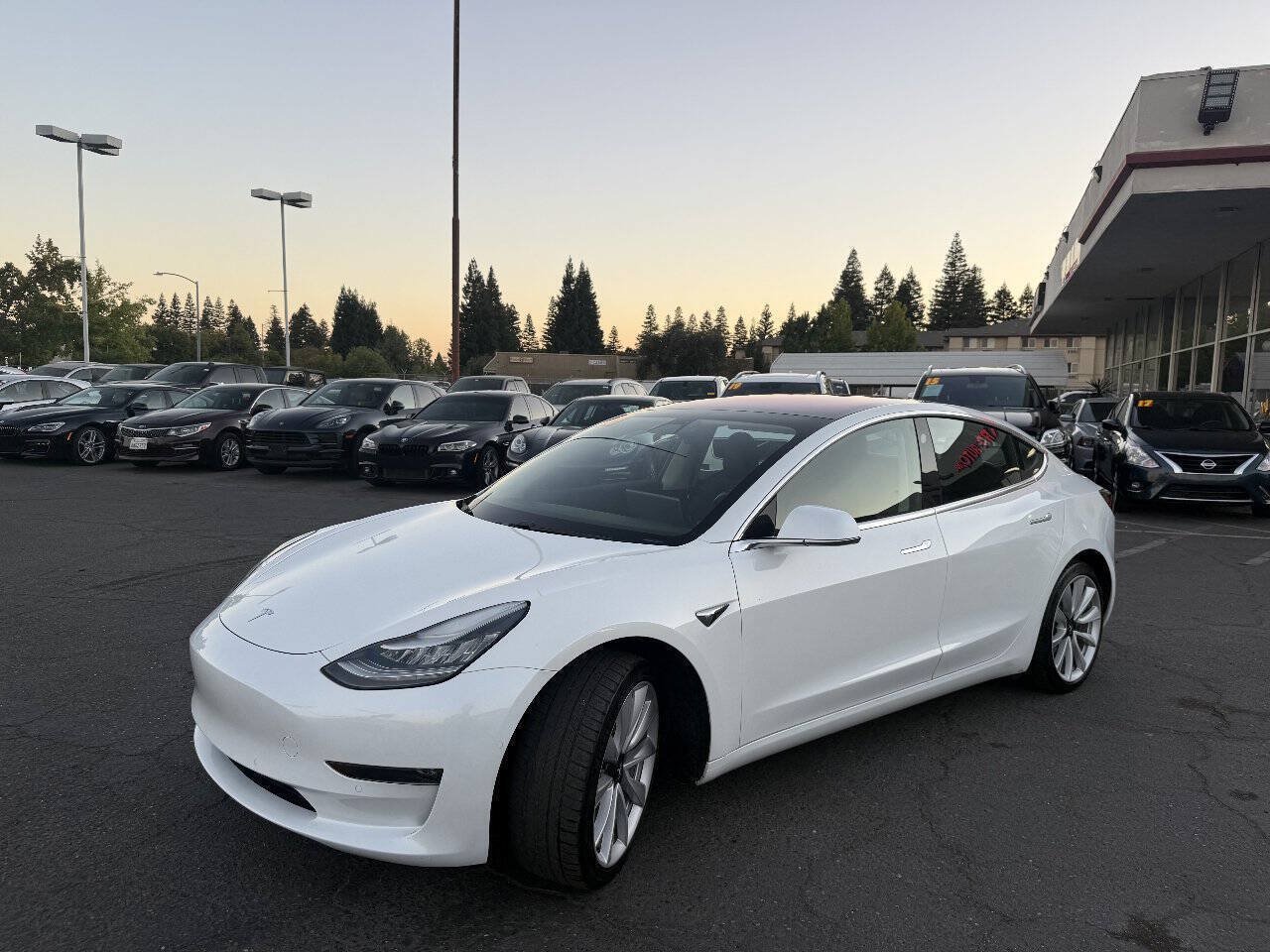 Used 2018 Tesla Model 3 Long Range RWD image 3