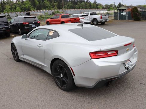 Used 2017 Chevrolet Camaro LT RWD image 7