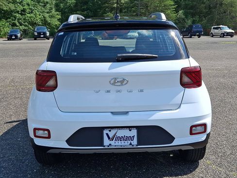 Certified 2025 Hyundai Venue Limited FWD image 29