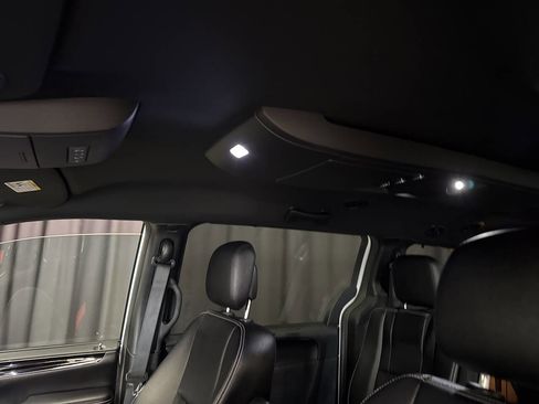 Used 2016 Dodge Grand Caravan SXT image 16